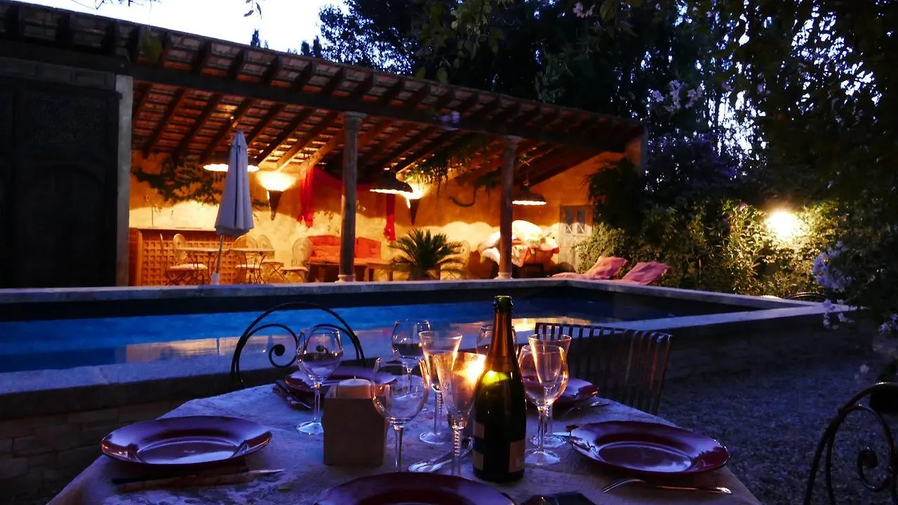 Mas Du Puits D'Amour Bed & Breakfast Orange  0*, Orange (Vaucluse) France